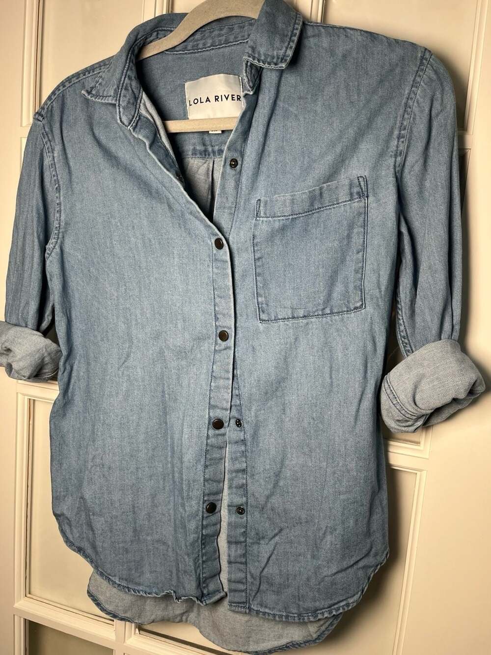 Lola River Women's Light Wash Denim Long Sleeve Button-Up Shirt